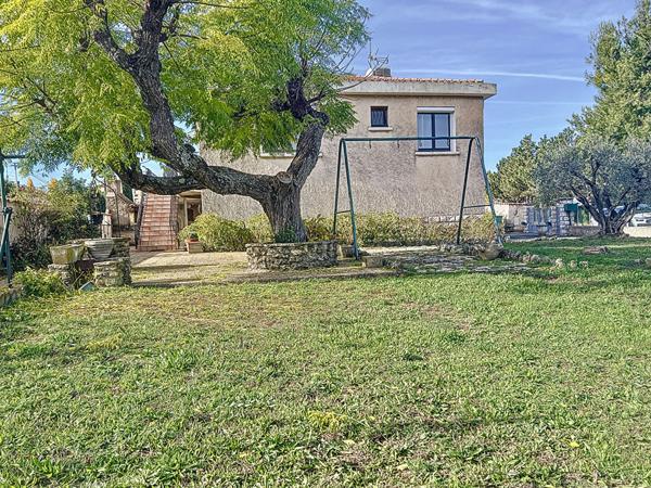 Au coeur du village, maison lumineuse et fonctionnelle.