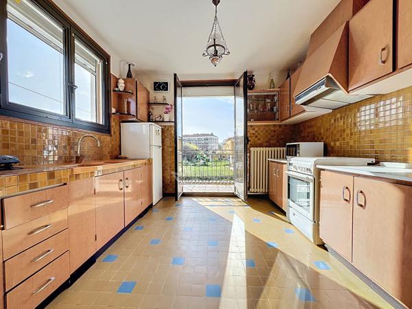 Au coeur du village, maison lumineuse et fonctionnelle.