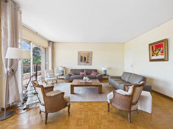 À vendre Appartement T5 de 150 m² au dernier étage avec terrasse à Saint-Giniez MARSEILLE 8E ARRONDISSEMENT