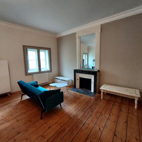 A louer grand T2bis Meublé Quinquonces