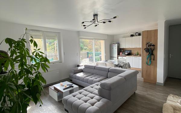 Appartement à louer    4 pièces •  Pouillon