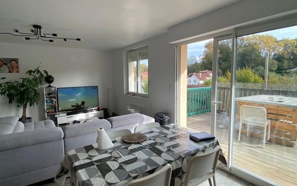 Appartement à louer    4 pièces •  Pouillon