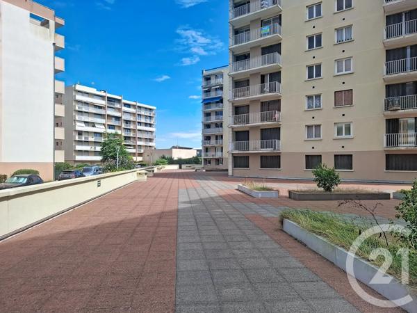 Appartement F4 à vendre  4 pièces - 72,78 m 2   MELUN  - 77