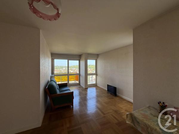 Appartement F3 à vendre  3 pièces - 69 m 2   MELUN  - 77