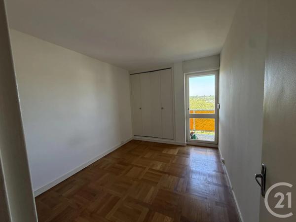 Appartement F3 à vendre  3 pièces - 69 m 2   MELUN  - 77