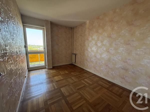 Appartement F3 à vendre  3 pièces - 69 m 2   MELUN  - 77