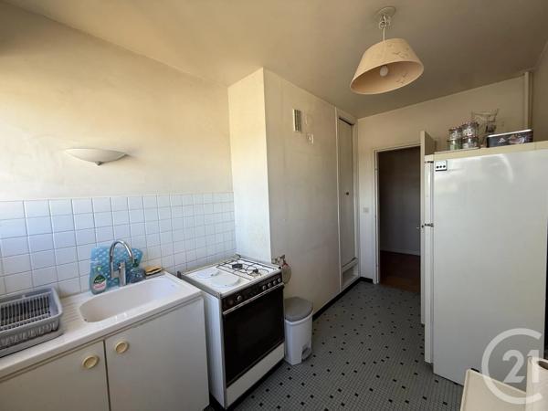 Appartement F3 à vendre  3 pièces - 69 m 2   MELUN  - 77