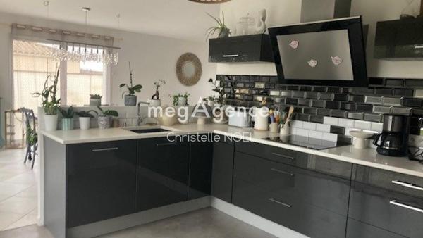 Maison à SAINTE-GEMME-LA-PLAINE, 85400 - 5 pièces 123m²