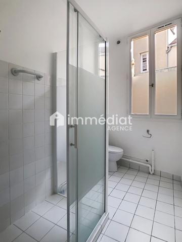 Deux pièces, terrasse 25m², centre-ville