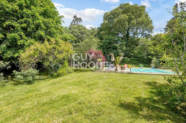 MAGNIFIQUE Maison de Village , 7 pièces , 255 m² , PISCINE et GARAGE.