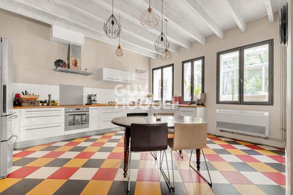 MAGNIFIQUE Maison de Village , 7 pièces , 255 m² , PISCINE et GARAGE.