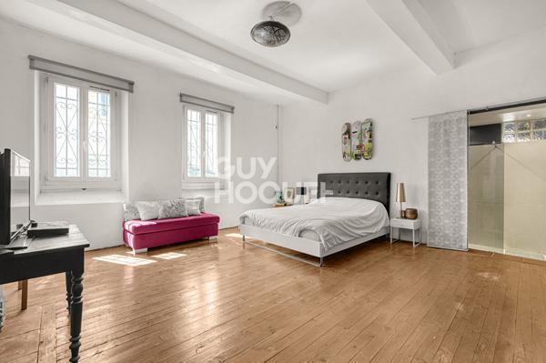 MAGNIFIQUE Maison de Village , 7 pièces , 255 m² , PISCINE et GARAGE.