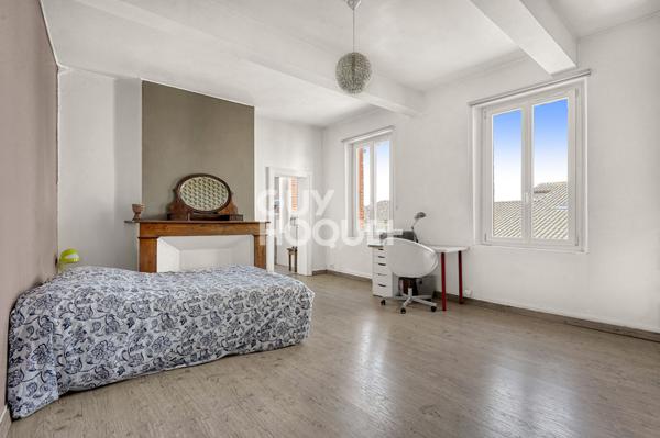 MAGNIFIQUE Maison de Village , 7 pièces , 255 m² , PISCINE et GARAGE.