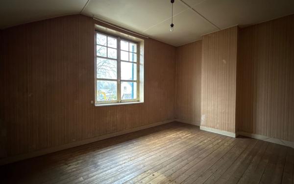 Maison à vendre    4 pièces •  Tavaux