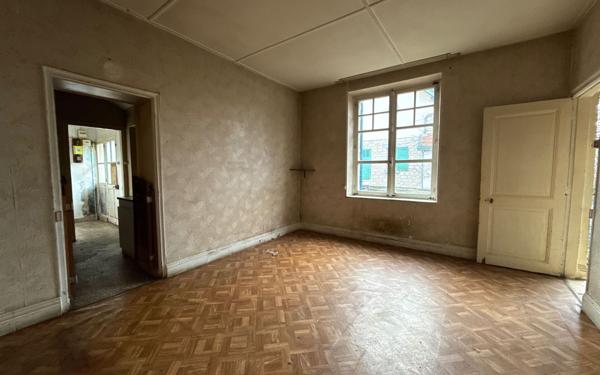 Maison à vendre    4 pièces •  Tavaux