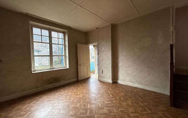 Maison à vendre    4 pièces •  Tavaux