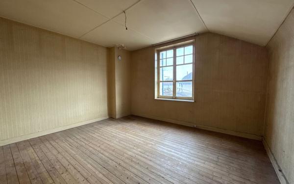 Maison à vendre    4 pièces •  Tavaux