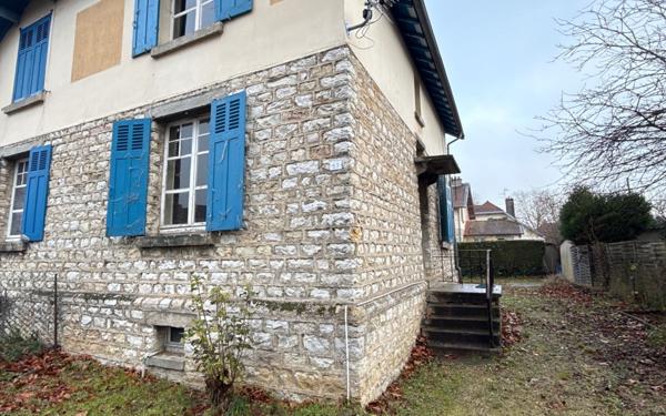 Maison à vendre    4 pièces •  Tavaux