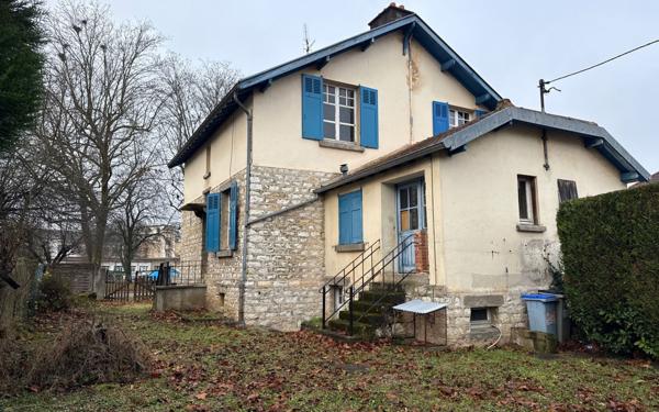 Maison à vendre    4 pièces •  Tavaux