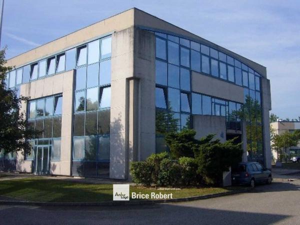 Bureau à louer à Ecully dans Techlid avec parkings extérieurs et fibre optique