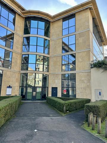 BUREAUX à LOUER de 1089.71 m²