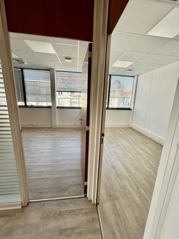 BUREAUX à LOUER de 1089.71 m²