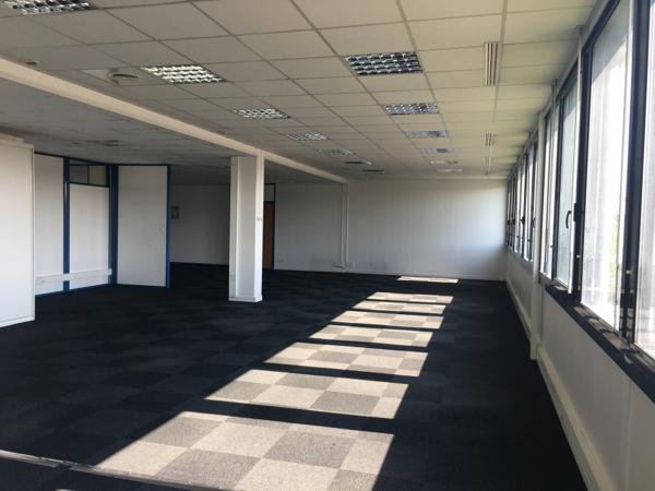 BUREAUX à LOUER de 1089.71 m²