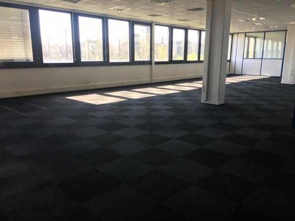 BUREAUX à LOUER de 1089.71 m²