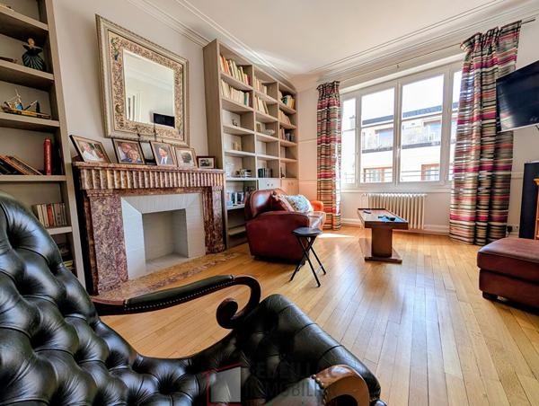 Superbe T7 de 200 m² au charme Art Déco / Quatrième étage avec ascenseur, balcon et garage