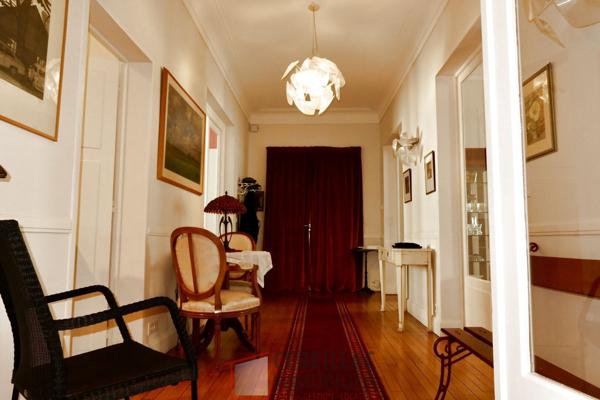 Superbe T7 de 200 m² au charme Art Déco / Quatrième étage avec ascenseur, balcon et garage