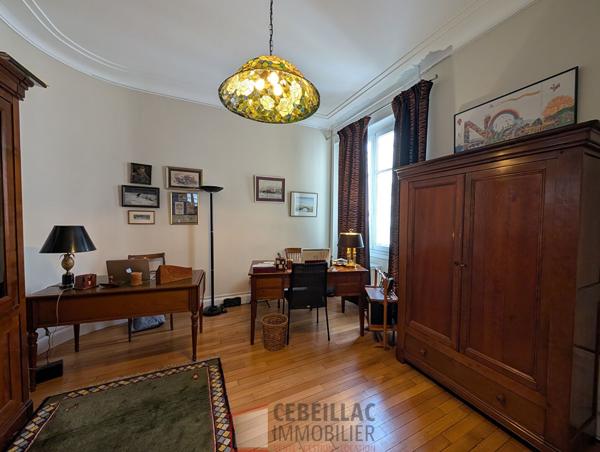 Superbe T7 de 200 m² au charme Art Déco / Quatrième étage avec ascenseur, balcon et garage