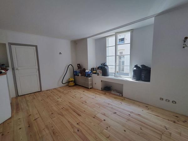 Appartement Rénové de 2 Chambres Centre Ville de Cholet