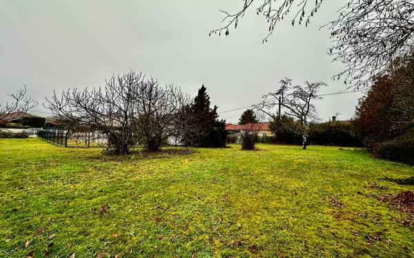 Terrain à vendre    Juillan