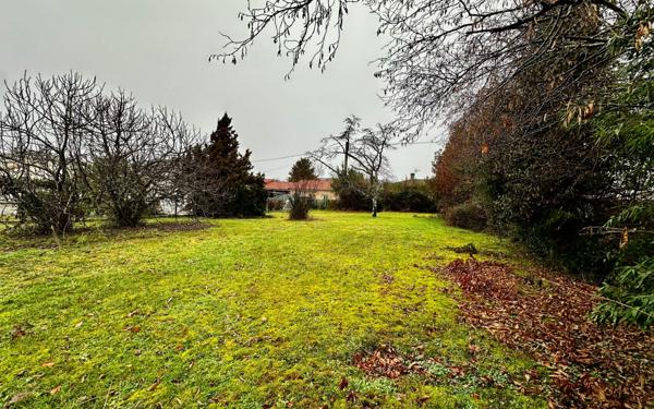 Terrain à vendre    Juillan