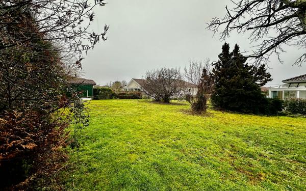 Terrain à vendre    Juillan