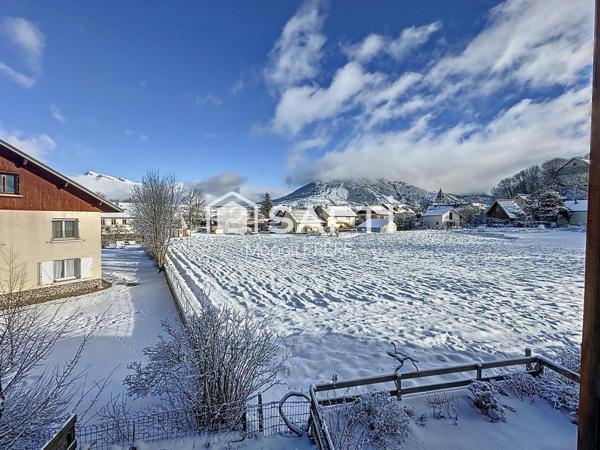 À quelques pas du départ des pistes de ski