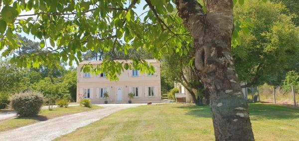 Nord de Bordeaux, magnifique maison récente sur terrain clos