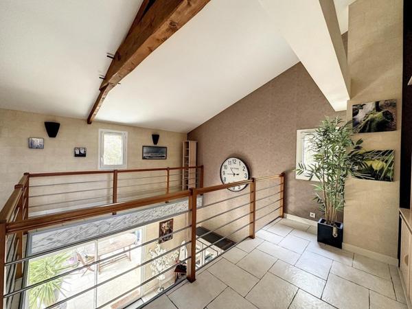 Nord de Bordeaux, magnifique maison récente sur terrain clos