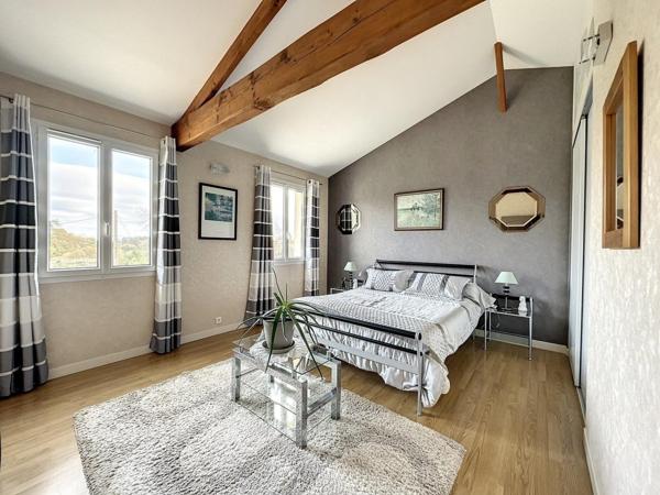 Nord de Bordeaux, magnifique maison récente sur terrain clos