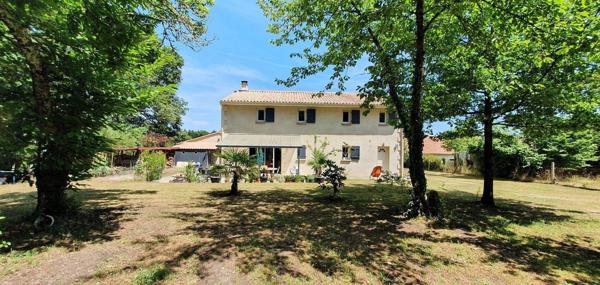 Nord de Bordeaux, magnifique maison récente sur terrain clos