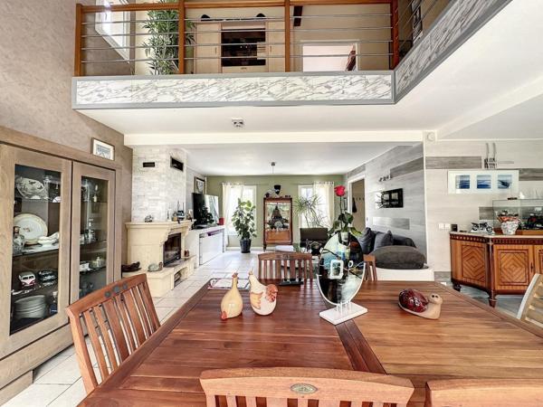 Nord de Bordeaux, magnifique maison récente sur terrain clos