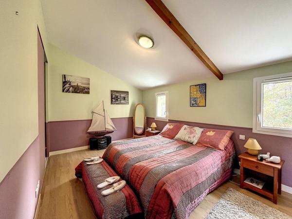 Nord de Bordeaux, magnifique maison récente sur terrain clos