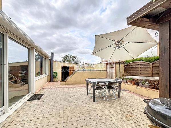 Maison avec 3 chambres ,veranda et piscine a Fontenay le Comte