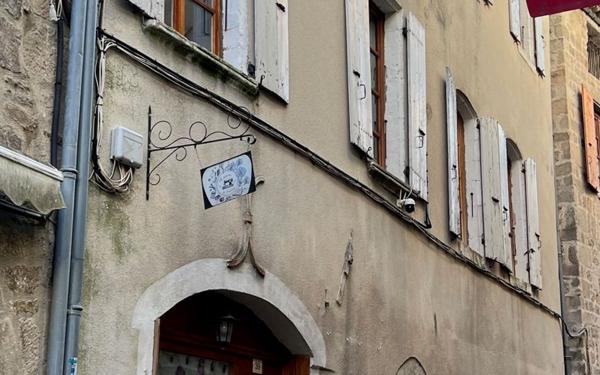 Maison à vendre    5 pièces •  Largentière