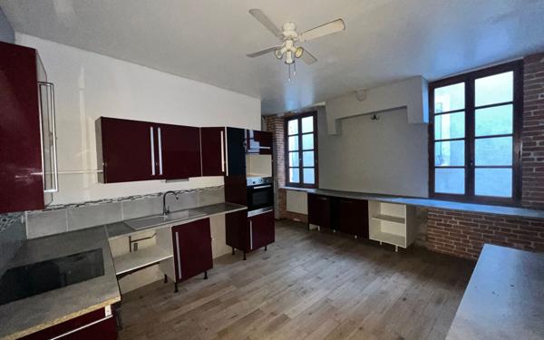 Maison à vendre    5 pièces •  Largentière