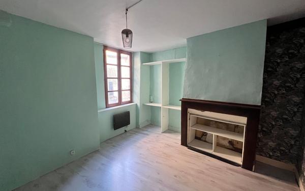 Maison à vendre    5 pièces •  Largentière