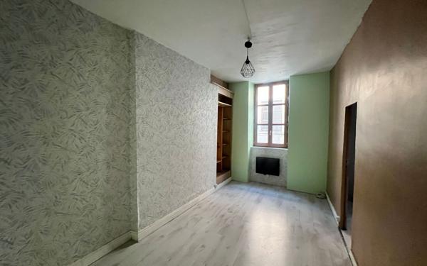 Maison à vendre    5 pièces •  Largentière