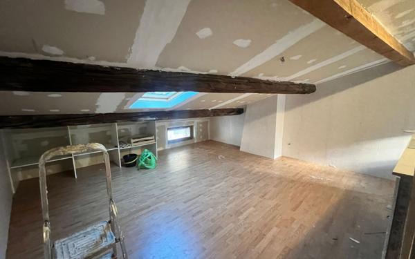 Maison à vendre    5 pièces •  Largentière