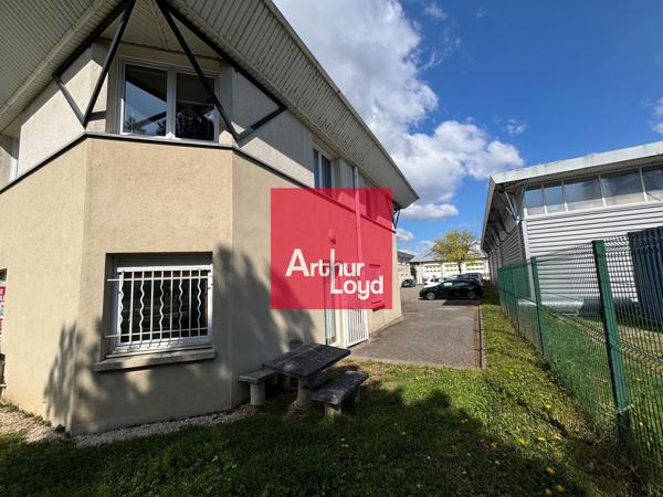 Bureaux à louer 102 m² à Eybens zone des Ruires