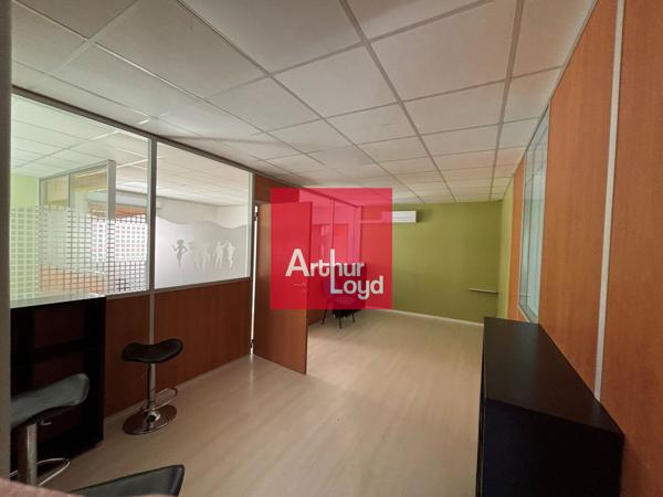 Bureaux à louer 102 m² à Eybens zone des Ruires